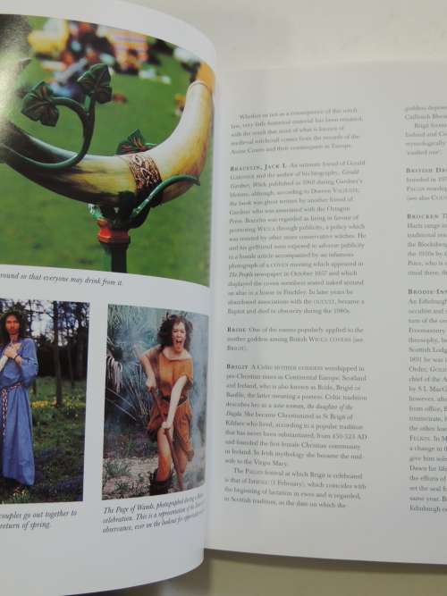 Witches - An Encyclopedia of Paganism and Magic - Michael Jordan