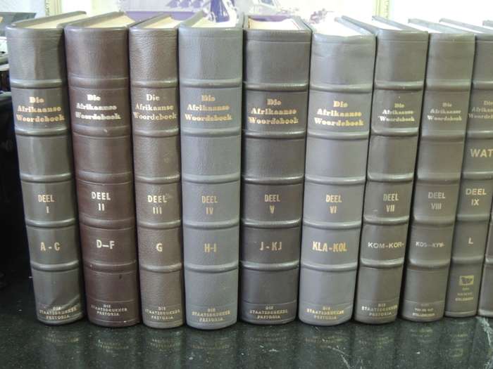 Die Afrikaanse Woordeboek (Dele I - 14 , I - S (SKOOI),  ) - P.C.Schoonees (Hoofredakteur)