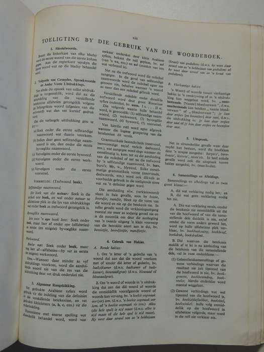 Die Afrikaanse Woordeboek (Dele I - 14 , I - S (SKOOI),  ) - P.C.Schoonees (Hoofredakteur)