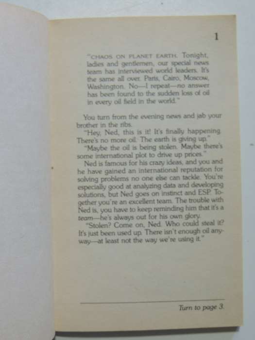 Trouble On Planet Earth - Choose Your Own Adventure 29 - R.A. Montgomery