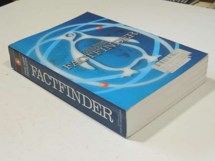 The New Penguin Fact Finder - Ed David Crystl  2003