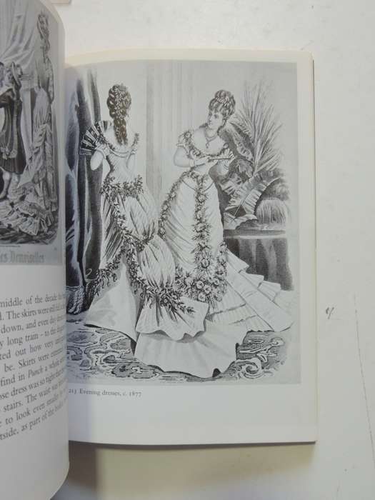 Costume & Fashion - A Concise History - James Laver