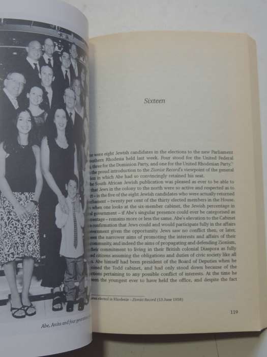 The Moon Can Wait - A Biography Of The Hon A.E. Abrahamson - Paul Clingman