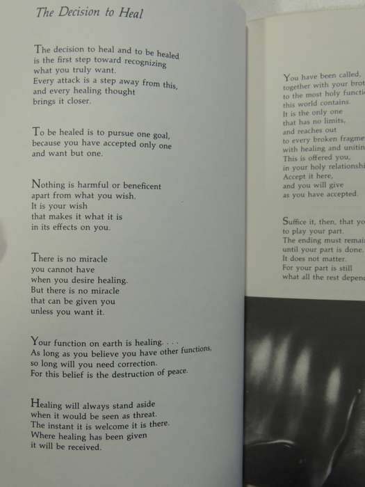 A Gift Of Healing - Selections From A Course In Miracles - ed Frances Vaughan & Roger Walsh