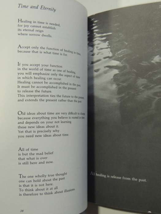 A Gift Of Healing - Selections From A Course In Miracles - ed Frances Vaughan & Roger Walsh