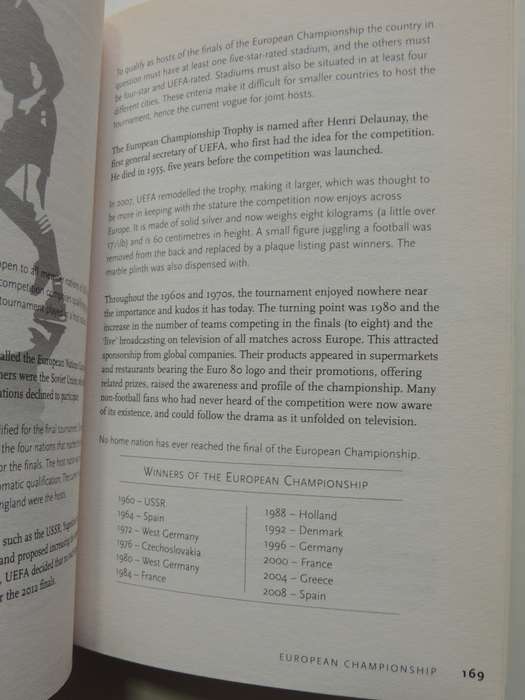 End to End Stuff The Essential Football Book - Les Scott