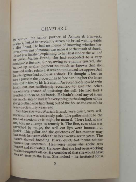 Through The Wall - A Miss Silver Mystery - Patricia Wentworth  1986