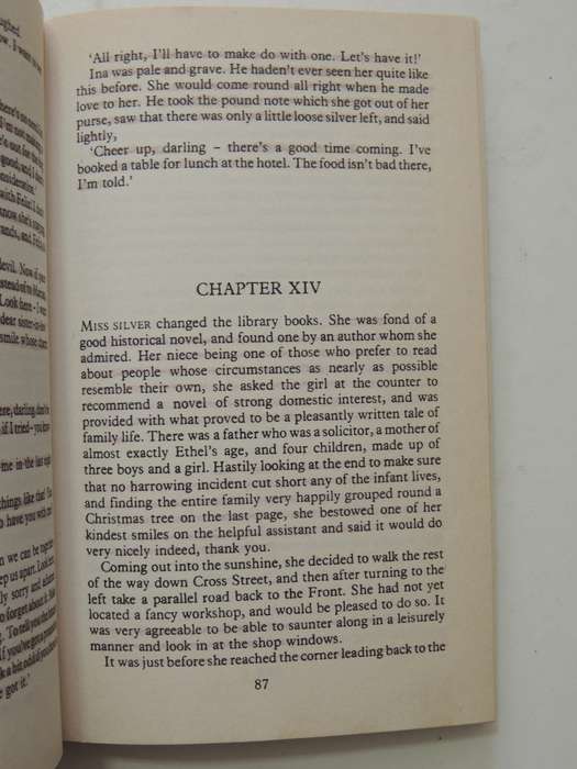 Through The Wall - A Miss Silver Mystery - Patricia Wentworth  1986
