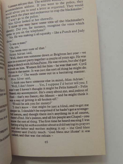 Through The Wall - A Miss Silver Mystery - Patricia Wentworth  1986