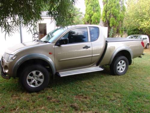 2009 Mitsubishi Triton 3.5 L V6 Club Cab Bakkie, 181574 km. ***Bargain***