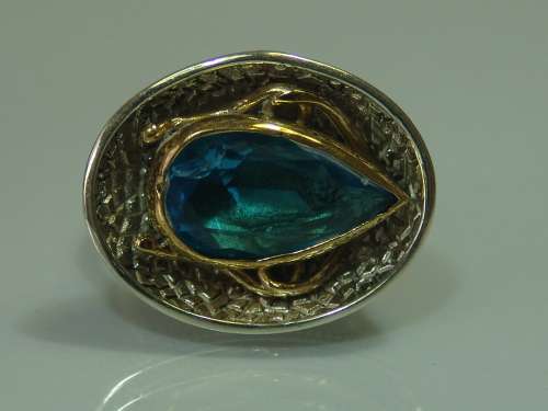 Chunky and heavy silver and Gilded Ring set with blue stone, 10.1grams