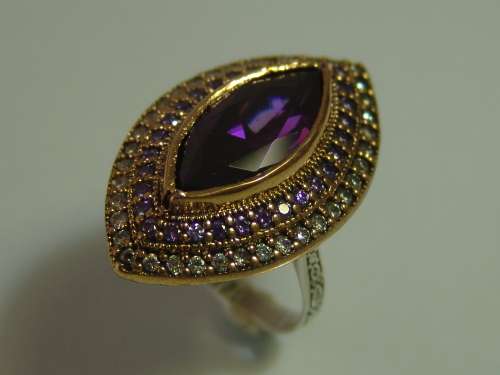 Excuisite 925 Silver and Gilded silver dress Ring, set with violet and clear stones, 12.7g