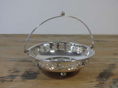 E & JL silver plated small Bowl with handle and bun feet, 13cm diameter, excellent condition