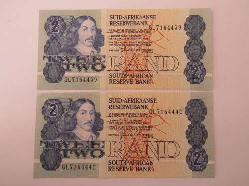 Lot of 2 South African R2 bank notes, Gerhard de Kock. With consecutive numbers, uncirculated