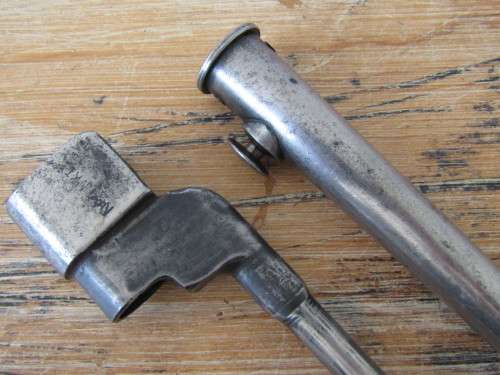 Vintage British No.4 MK2 Spike Bayonet with scabbard, 28cm (spike 18cm)