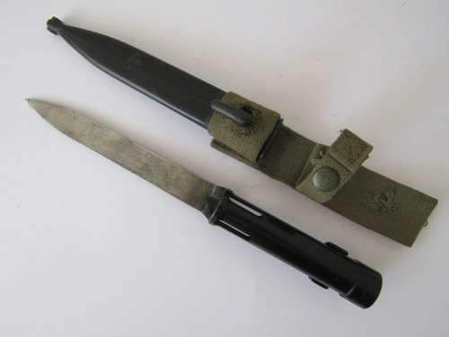 Vintage military rifle Bayonet with original scabard and Frog, 32cm