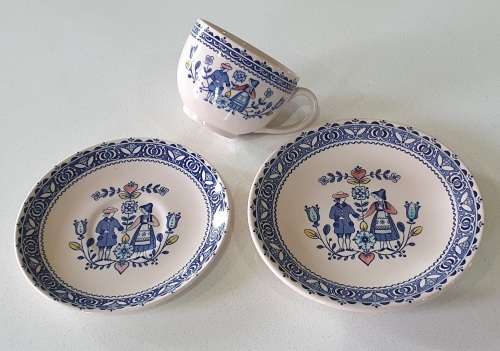 Johnson Brothers - Hearts and Flowers - trio, made in England