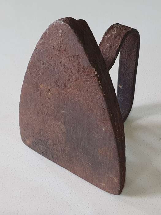 Vintage cast iron, coal stove no.6 clothing Sad Iron as per photo