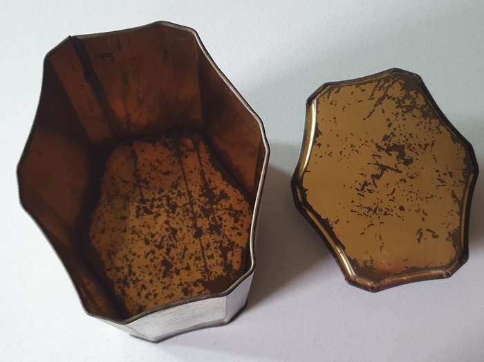Vintage tin as per photos