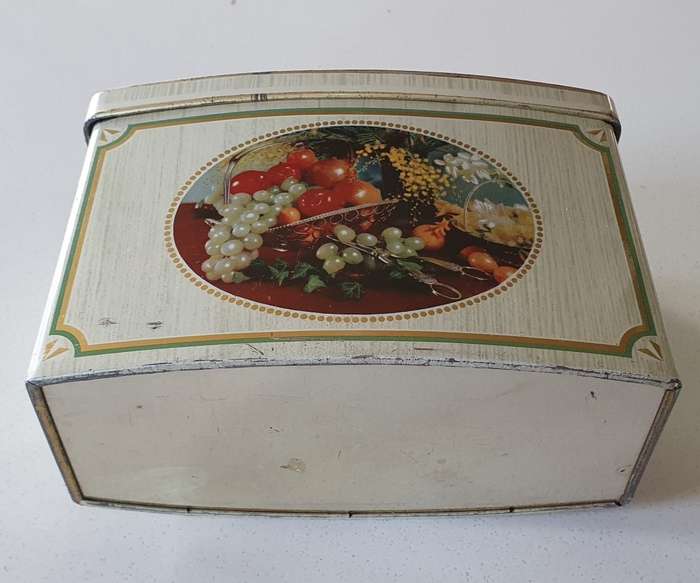 Vintage tin as per photos