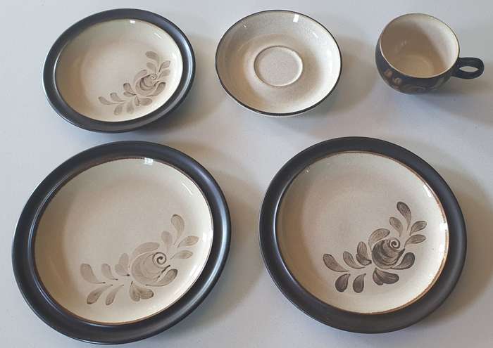 BAKEWELL DENBY - England - trio and 2 side plates stone ware as per photos