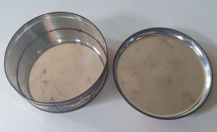 RIVIERA tin as per photos