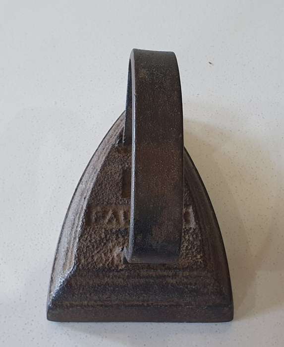 Vintage cast iron, coal stove clothing Sad Iron - FALKIRK no4 - as per photo