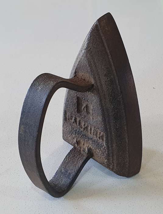 Vintage cast iron, coal stove clothing Sad Iron - FALKIRK no4 - as per photo