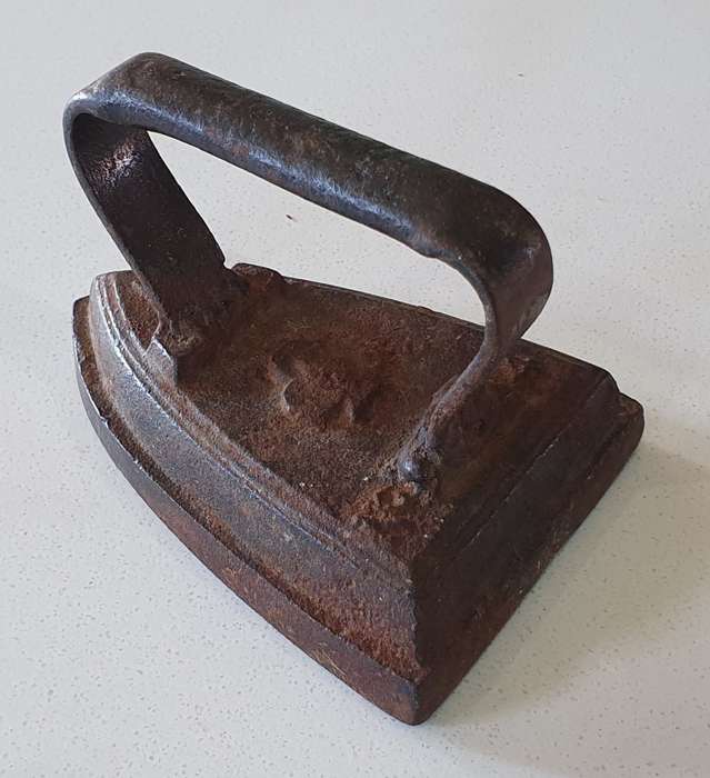 Vintage cast iron, coal stove clothing Sad Iron as per photo
