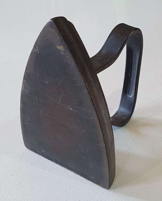 Vintage cast iron, coal stove clothing Sad Iron - FALKIRK no.5 - as per photo