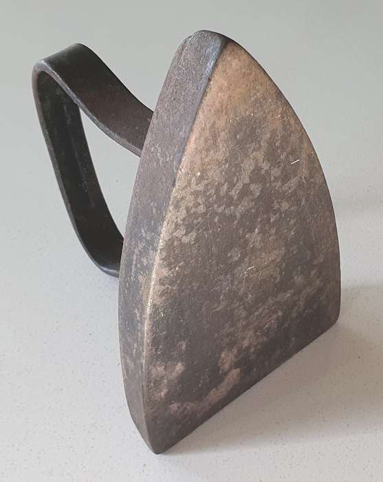 Vintage cast iron, coal stove FALKIRK 7 clothing Sad Iron as per photo