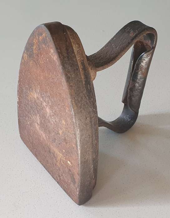 Vintage cast iron, coal stove 675 DEEPFIELDS No.6 clothing Sad Iron as per photo