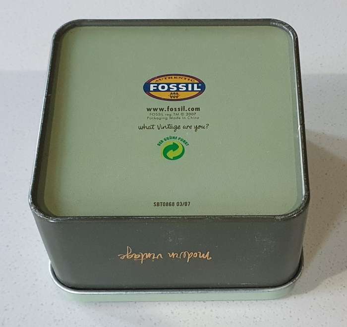 FOSSIL modern vintage tin as per photos