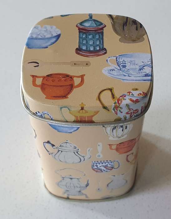 Small tea tin as per photos