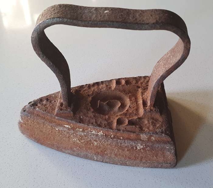 Vintage cast iron, coal stove no.3 RF clothing Sad Iron as per photo