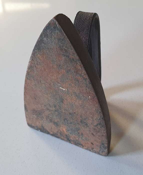 Vintage cast iron, coal stove no.4 FALKIRK clothing Sad Iron as per photo