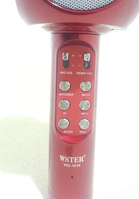Clearance Auction!!! Microphone - Bluetooth Karaoke Mic with Built-In Speakers and LEDs
