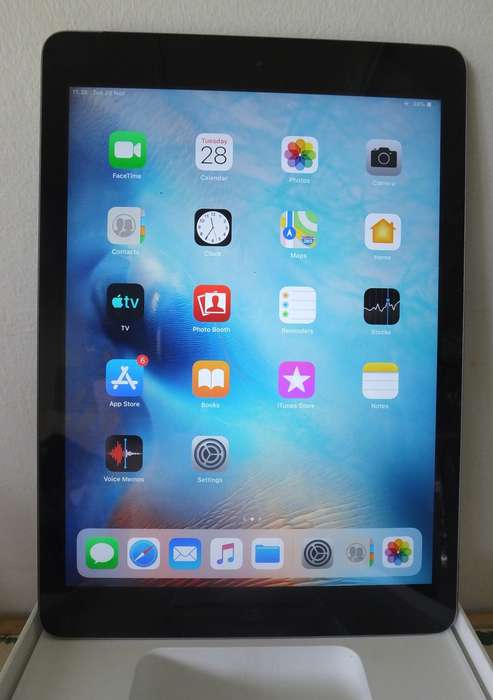 Apple iPad Air 64GB WiFi + Cellular / LTE with Original Apple Box in EXCELLENT Like New Condition