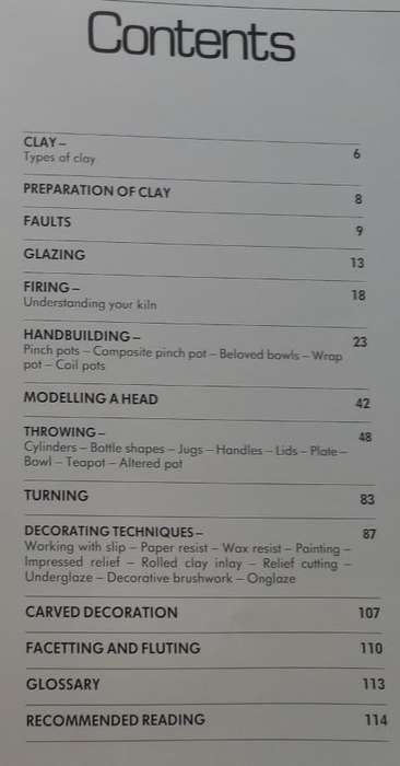 Step-by-step Pottery - Angela Wallace & Angelique Kirk - Softcover - 115 Pages