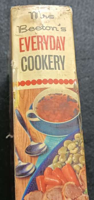 Mrs Beeton`s Everyday Cookery - Mrs Beeton - Hardcover - 639 pages
