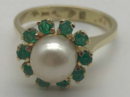 18ct Emerald Pearl Dress Ring