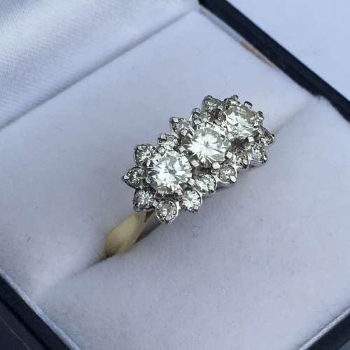 Fabulous 18ct Gold & Diamond Ring (V. R103 730)