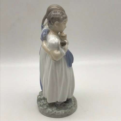 Adorable `Royal Copenhagen` Figurine (939)