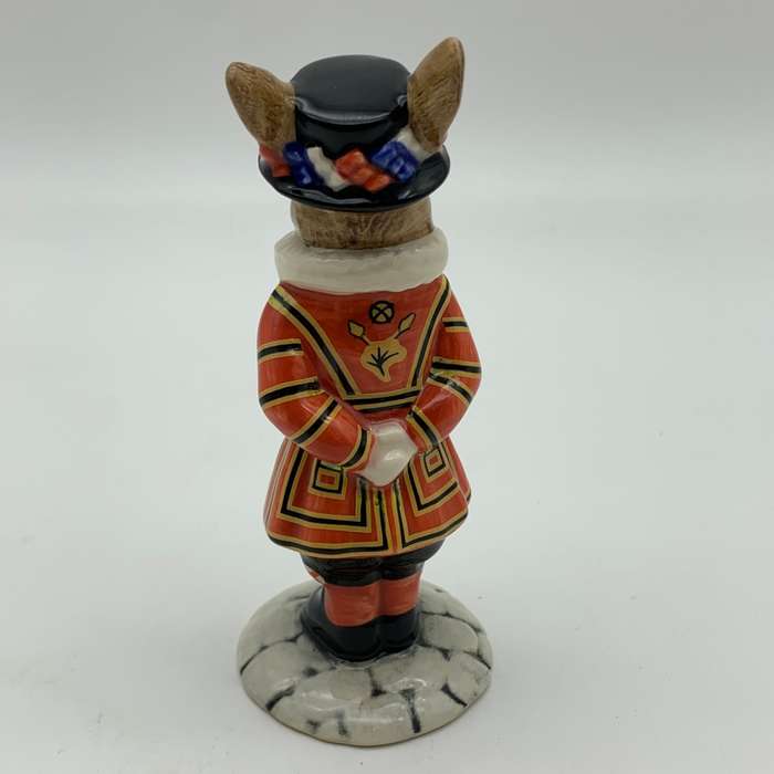R/Doulton `Beefeater` Bunnykins Figurine (Ltd Edition)