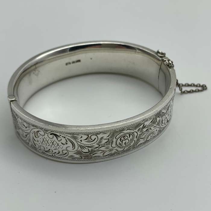 Lovely Vintage Sterling Silver Bangle