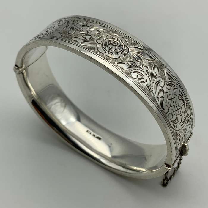 Lovely Vintage Sterling Silver Bangle