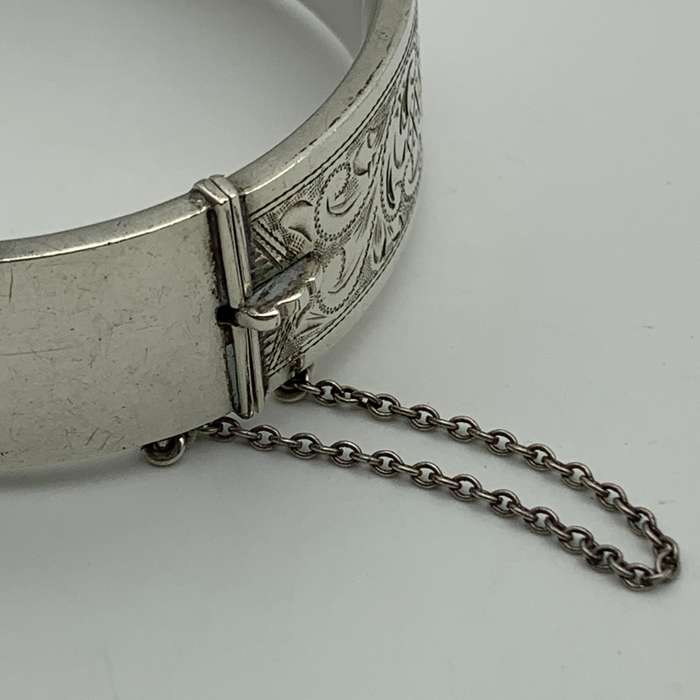 Lovely Vintage Sterling Silver Bangle