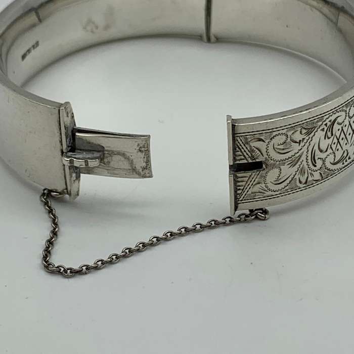 Lovely Vintage Sterling Silver Bangle