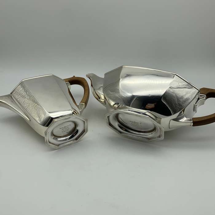 Lovely Quality `Art Deco` Tea & Coffee Pot Pair