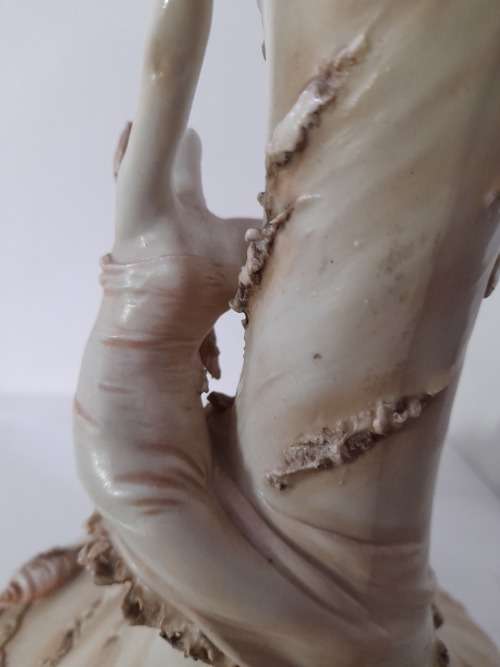 PORCELAIN VASE